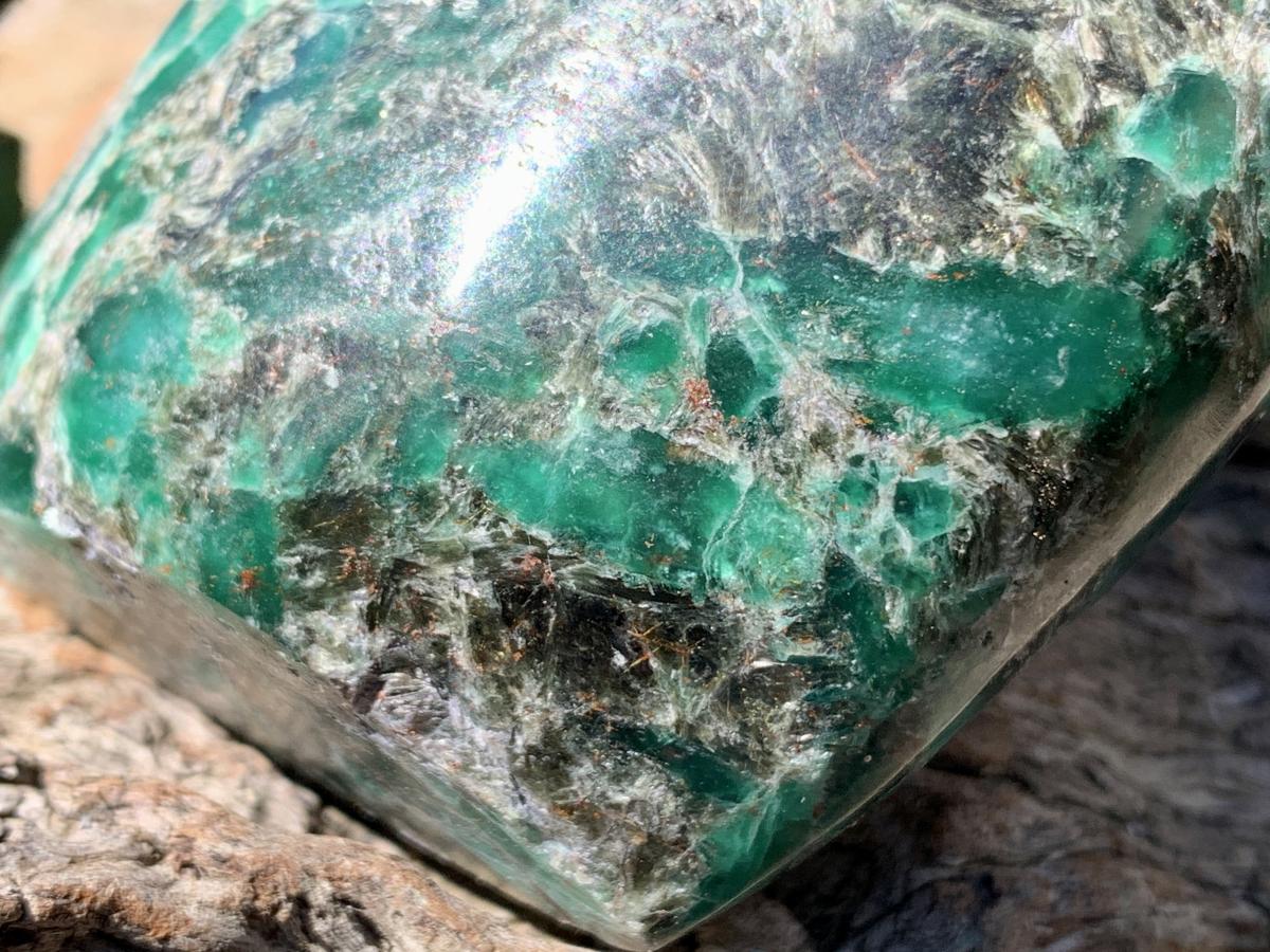 Polished Mutokolite Emerald Chrome Muscovite Mica Standing Free Form x 1 From Mutoko, Great Dyke, Zimbabwe