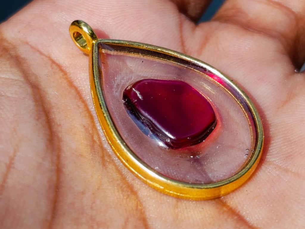 Handmade Gemmy Red Garnet Pendant in Display Frame x 1 From Mozambique
