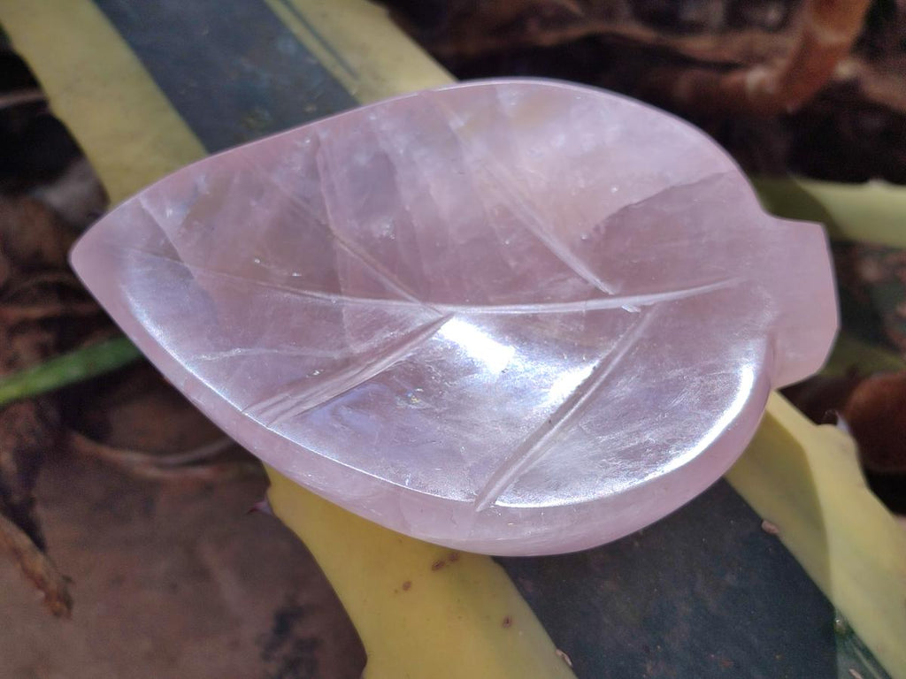 Hand Made Set of 4 Gemmy Rose Quartz Leaf Shaped Bowls x 1 From Ambatondrazaka, Madagascar