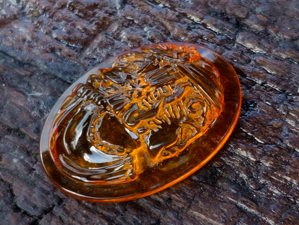 Hand Made Carved Princess Fossil Amber Vintage Cameo Jewellery Piece x 1 From Poland