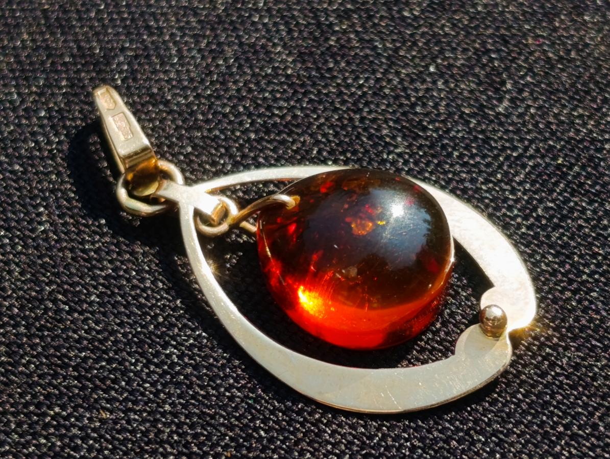 Hand Made Solid 14k Gold Teardrop Pendant with a Fossil Amber Stone in the Centre x 1 From Poland
