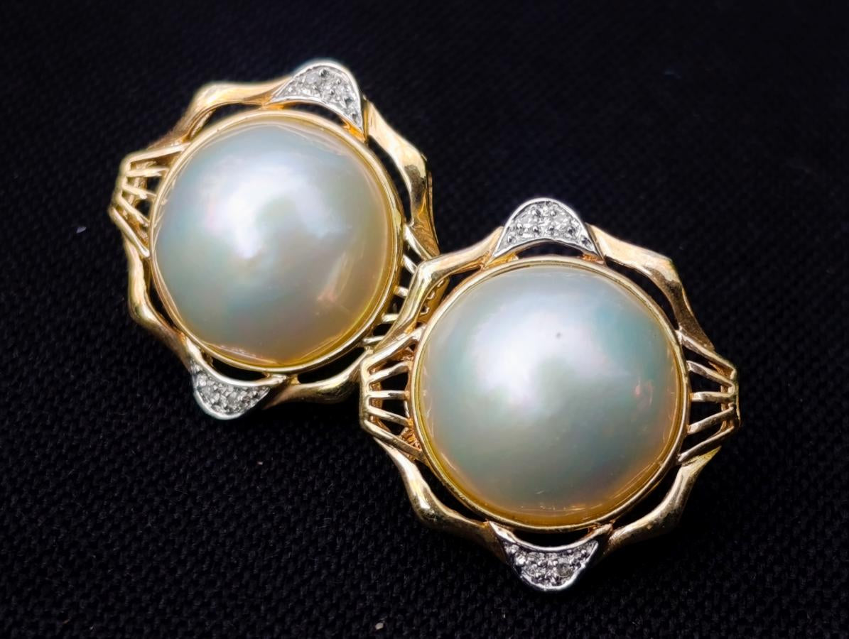 Hand Made Set of Earrings and a Ring Made From Mabe Pearls in Yellow Gold with Pave Diamonds x 1 From Japan