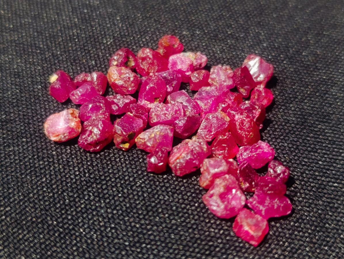 Natural Small Rough Gemmy Ruby Faceting Stones x 1 From Vatomandry, Madagascar