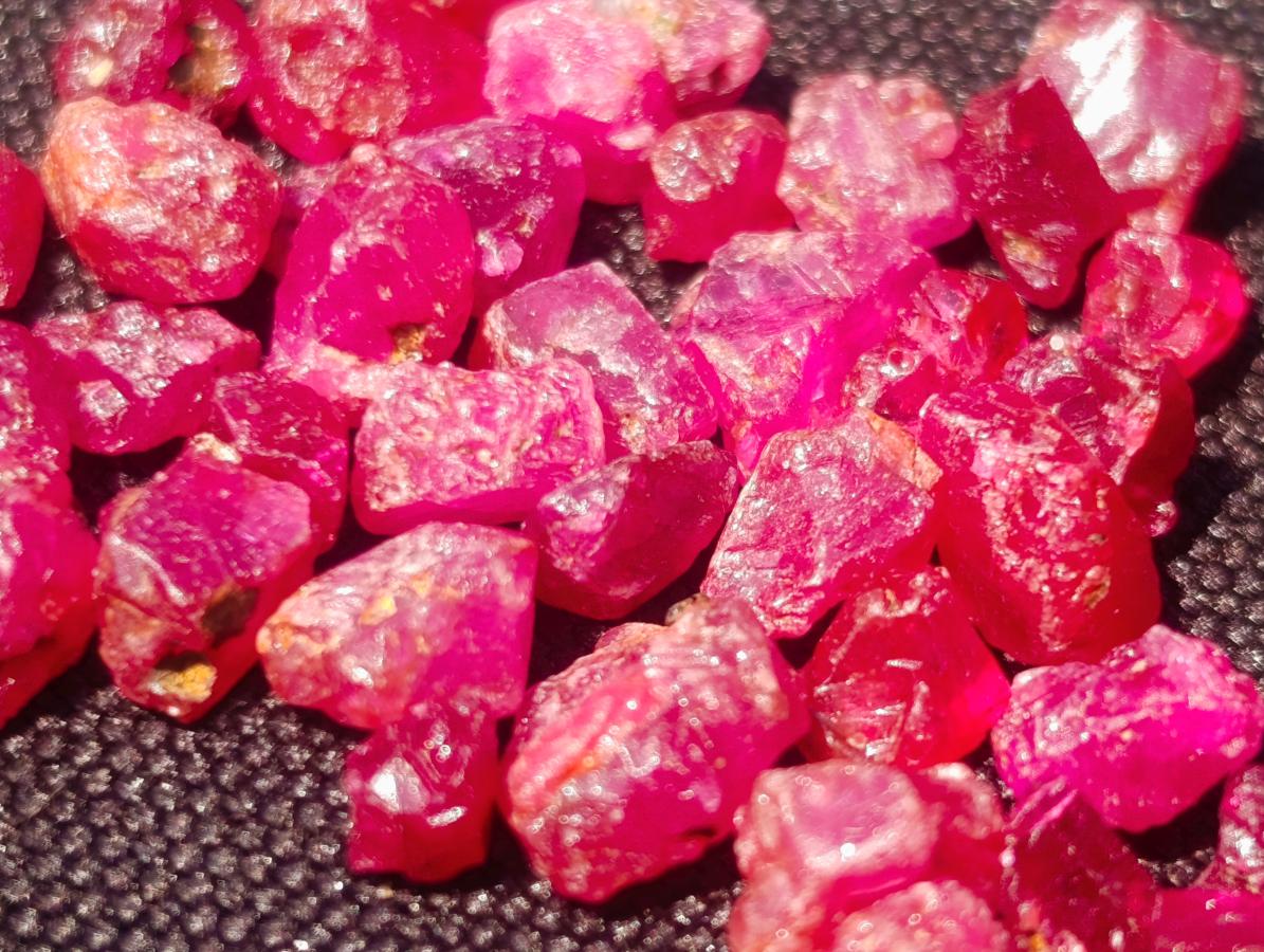 Natural Small Rough Gemmy Ruby Faceting Stones x 1 From Vatomandry, Madagascar