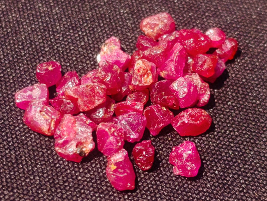 Natural Small Rough Gemmy Ruby Faceting Stones x 1 From Vatomandry, Madagascar