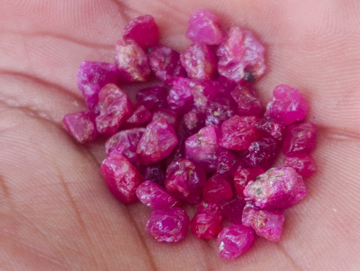 Natural Small Rough Gemmy Ruby Faceting Stones x 1 From Vatomandry, Madagascar