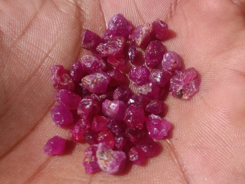 Natural Small Rough Gemmy Ruby Faceting Stones x 1 From Vatomandry, Madagascar