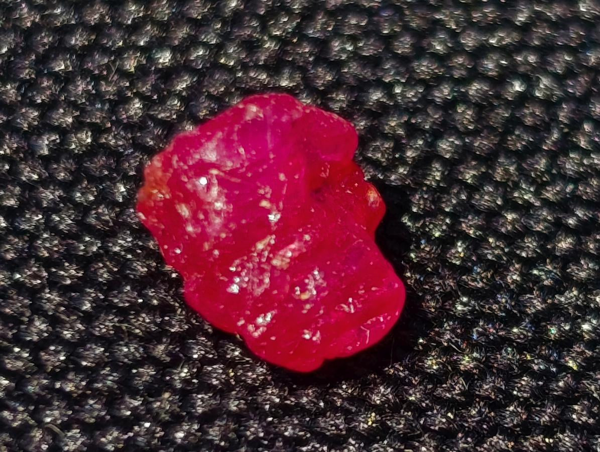 Natural Small Rough Gemmy Ruby Faceting Stones x 1 From Vatomandry, Madagascar