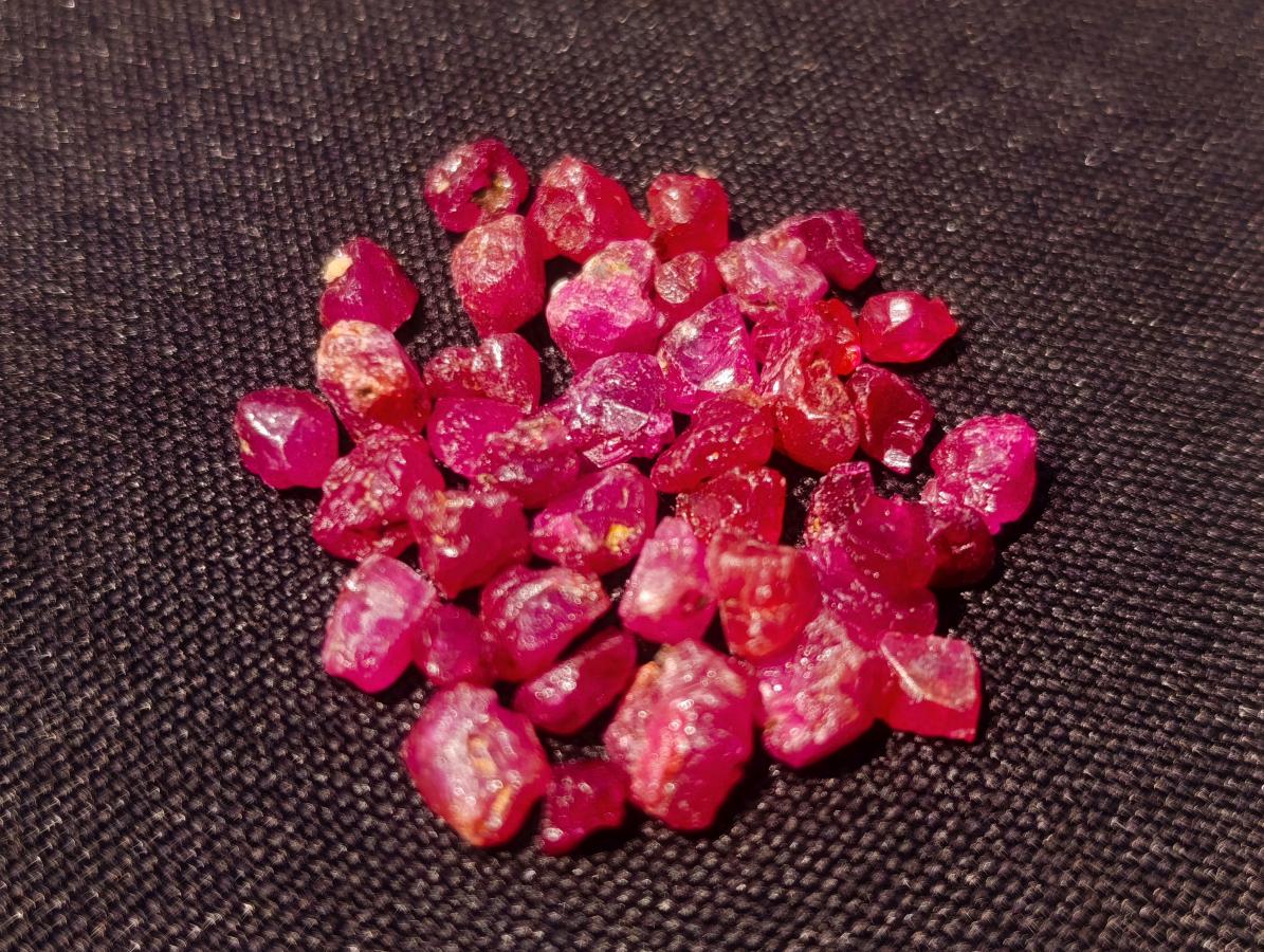 Natural Small Rough Gemmy Ruby Faceting Stones x 1 From Vatomandry, Madagascar