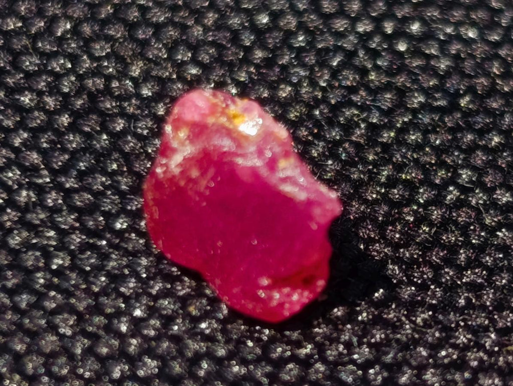 Natural Small Rough Gemmy Ruby Faceting Stones x 1 From Vatomandry, Madagascar