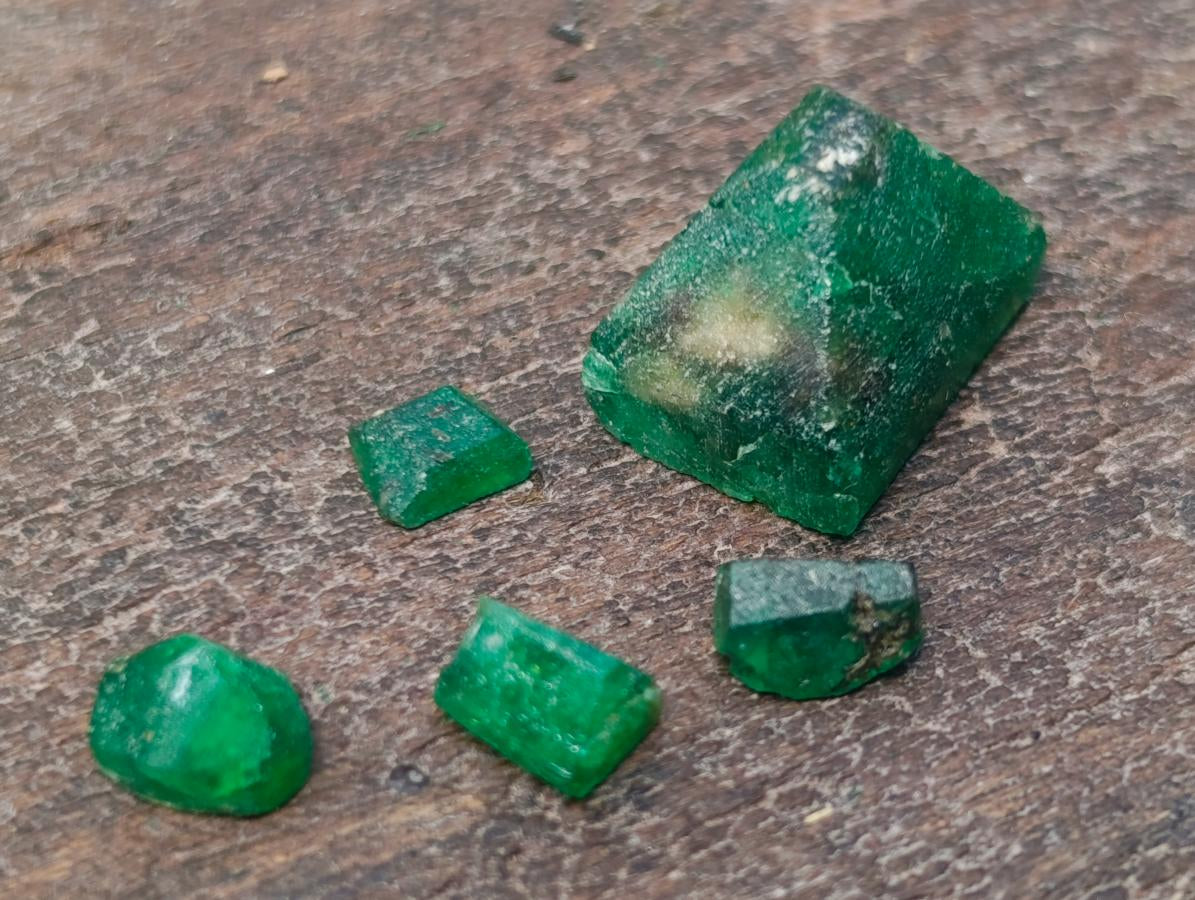 Natural Set of 5 16.41 Carat Sandawana Emerald Crystals x 1 From Sandawana, Zimbabwe