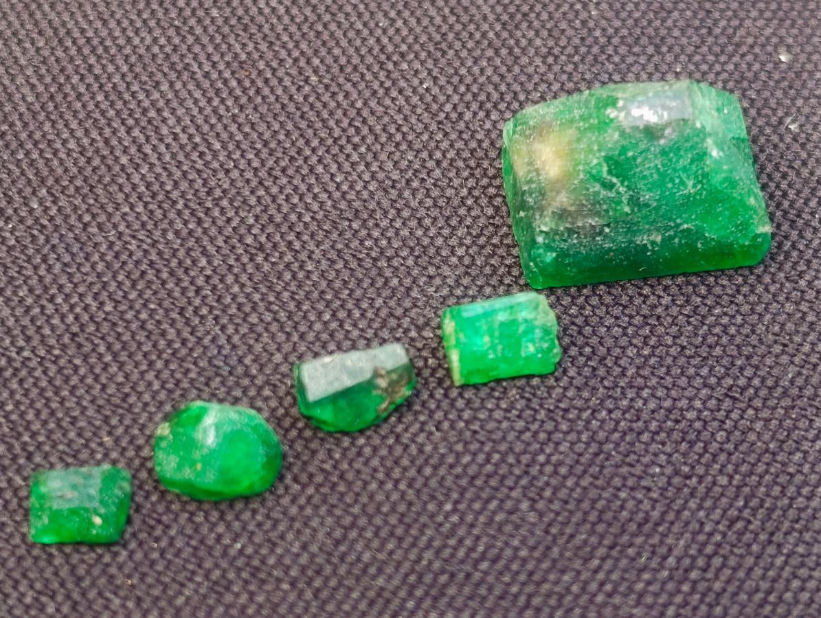 Natural Set of 5 16.41 Carat Sandawana Emerald Crystals x 1 From Sandawana, Zimbabwe